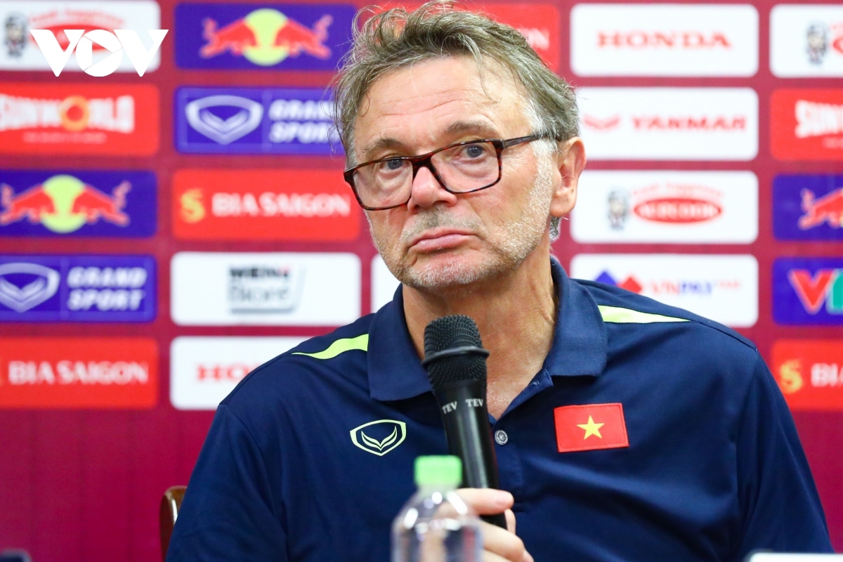 Philippe Troussier remains in hot seat despite Vietnam’s Asian Cup poor showing